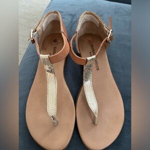 Anthropologie Barbara Barbieri T Steap Gold Sandals Size 6